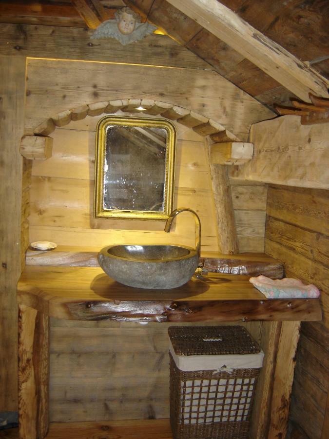 Reine Des Aravis - Chalet Isole Flumet Exteriör bild