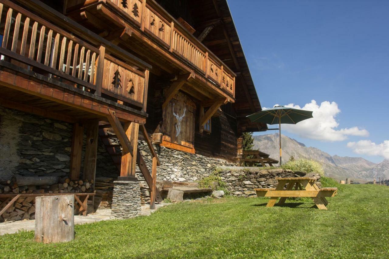 Reine Des Aravis - Chalet Isole Flumet Exteriör bild