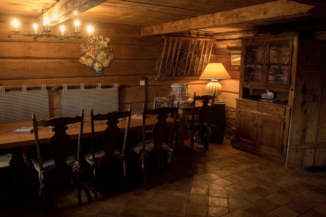 Reine Des Aravis - Chalet Isole Flumet Exteriör bild