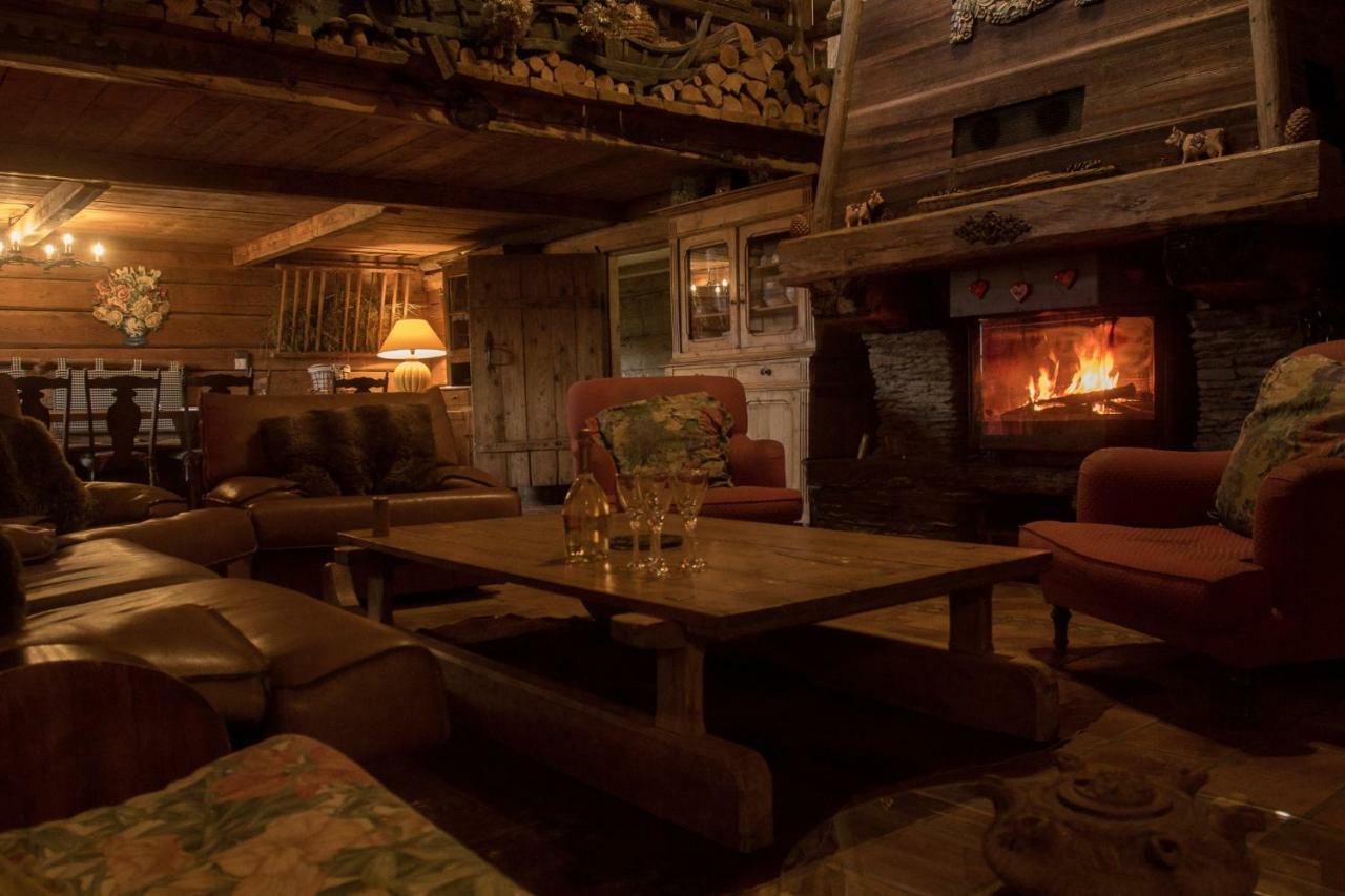 Reine Des Aravis - Chalet Isole Flumet Exteriör bild