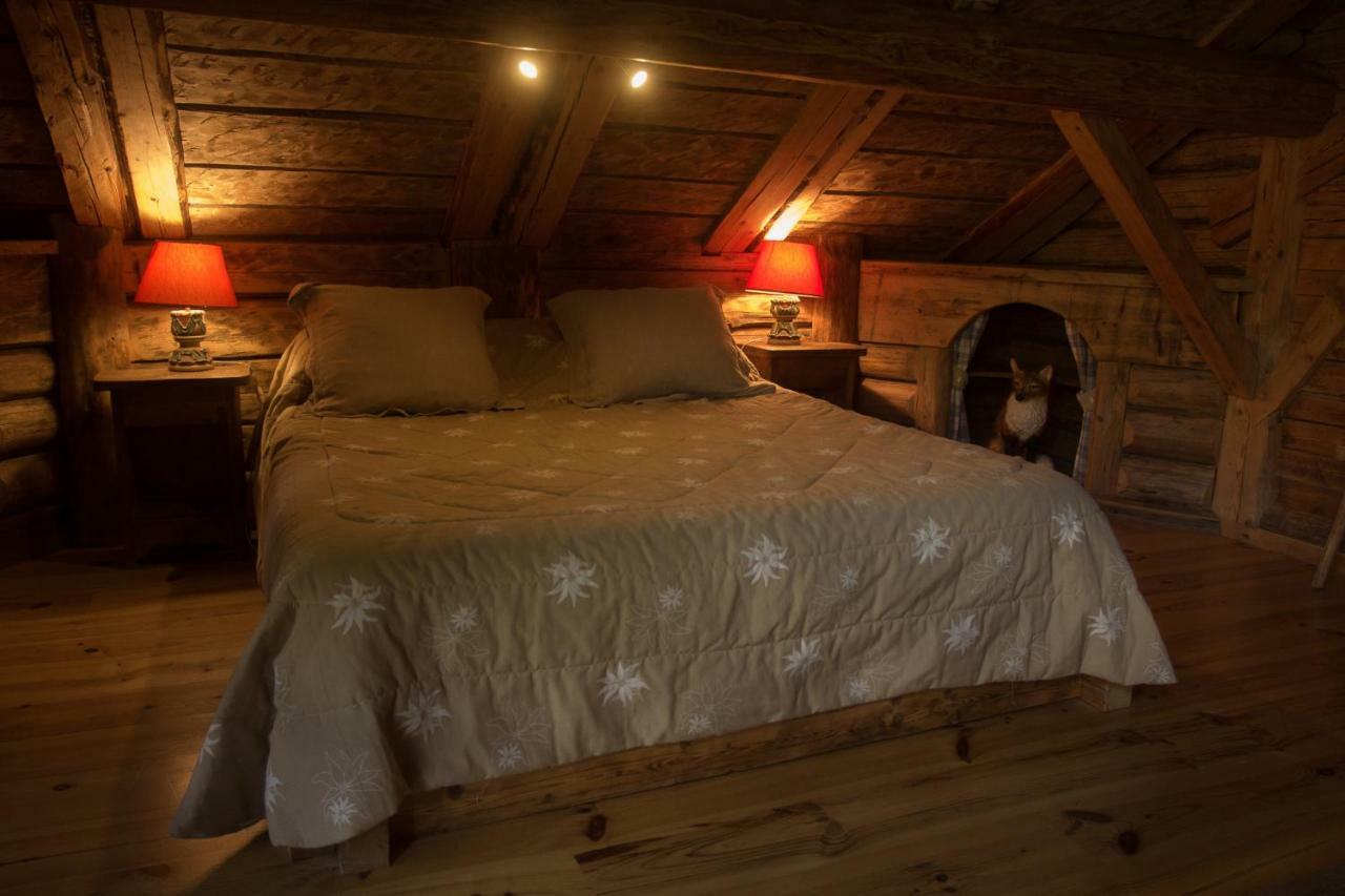 Reine Des Aravis - Chalet Isole Flumet Exteriör bild