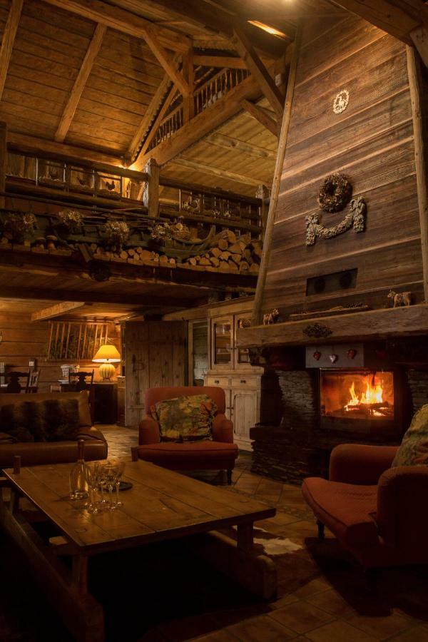 Reine Des Aravis - Chalet Isole Flumet Exteriör bild