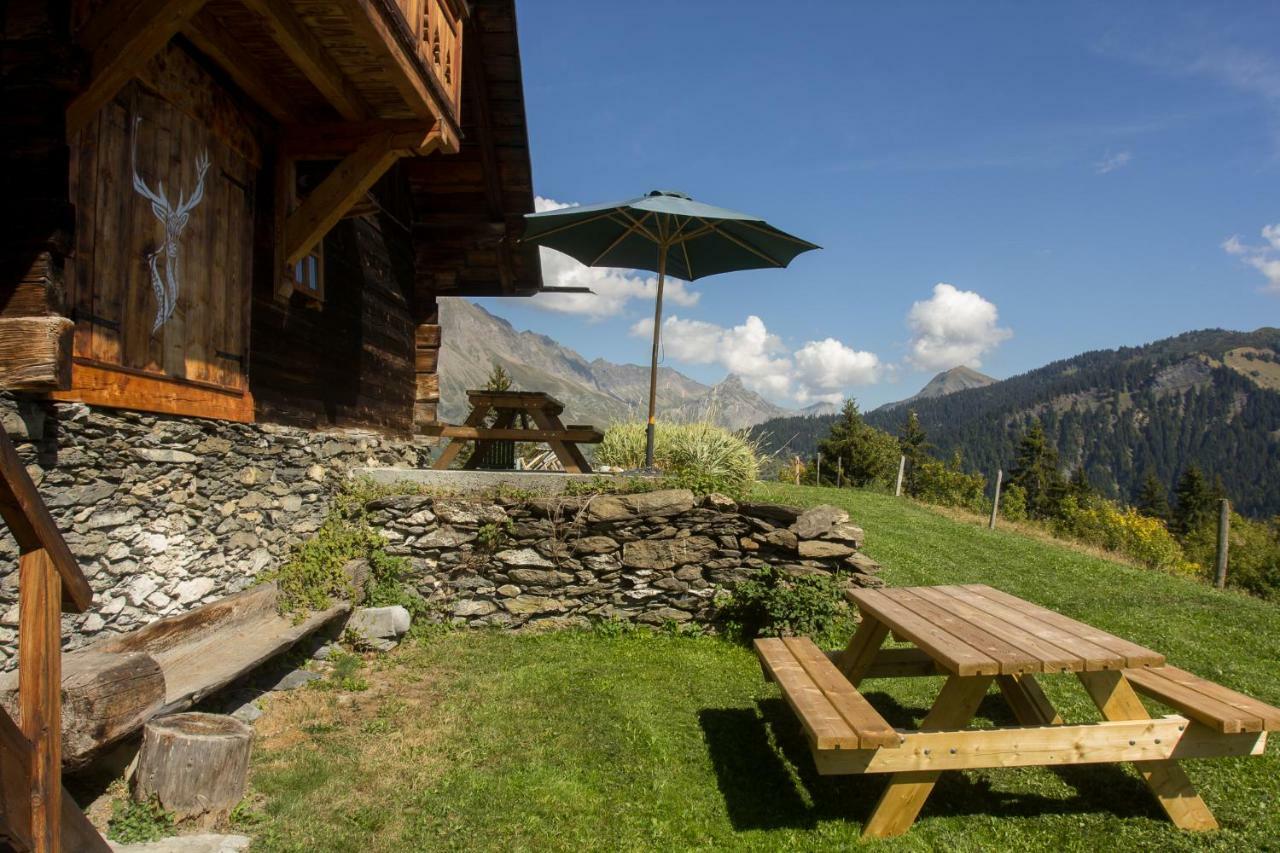 Reine Des Aravis - Chalet Isole Flumet Exteriör bild