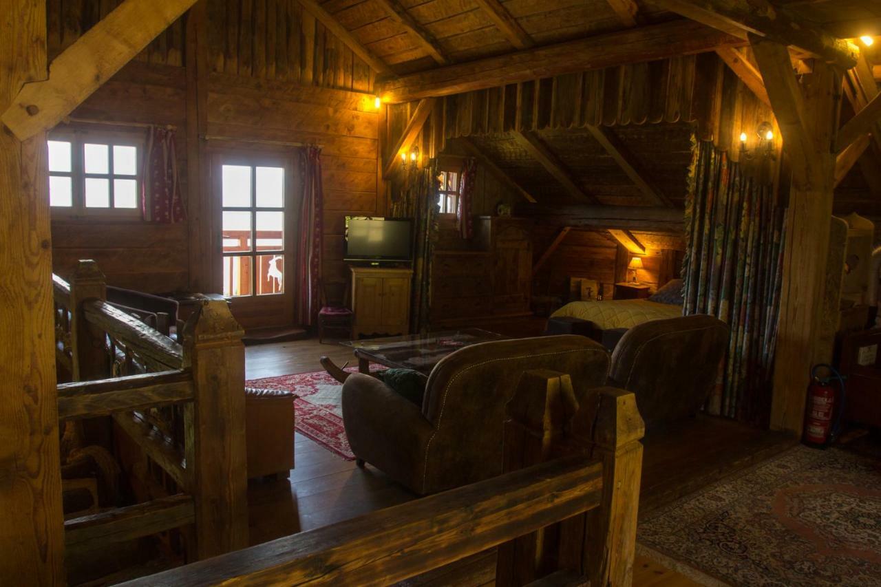 Reine Des Aravis - Chalet Isole Flumet Exteriör bild